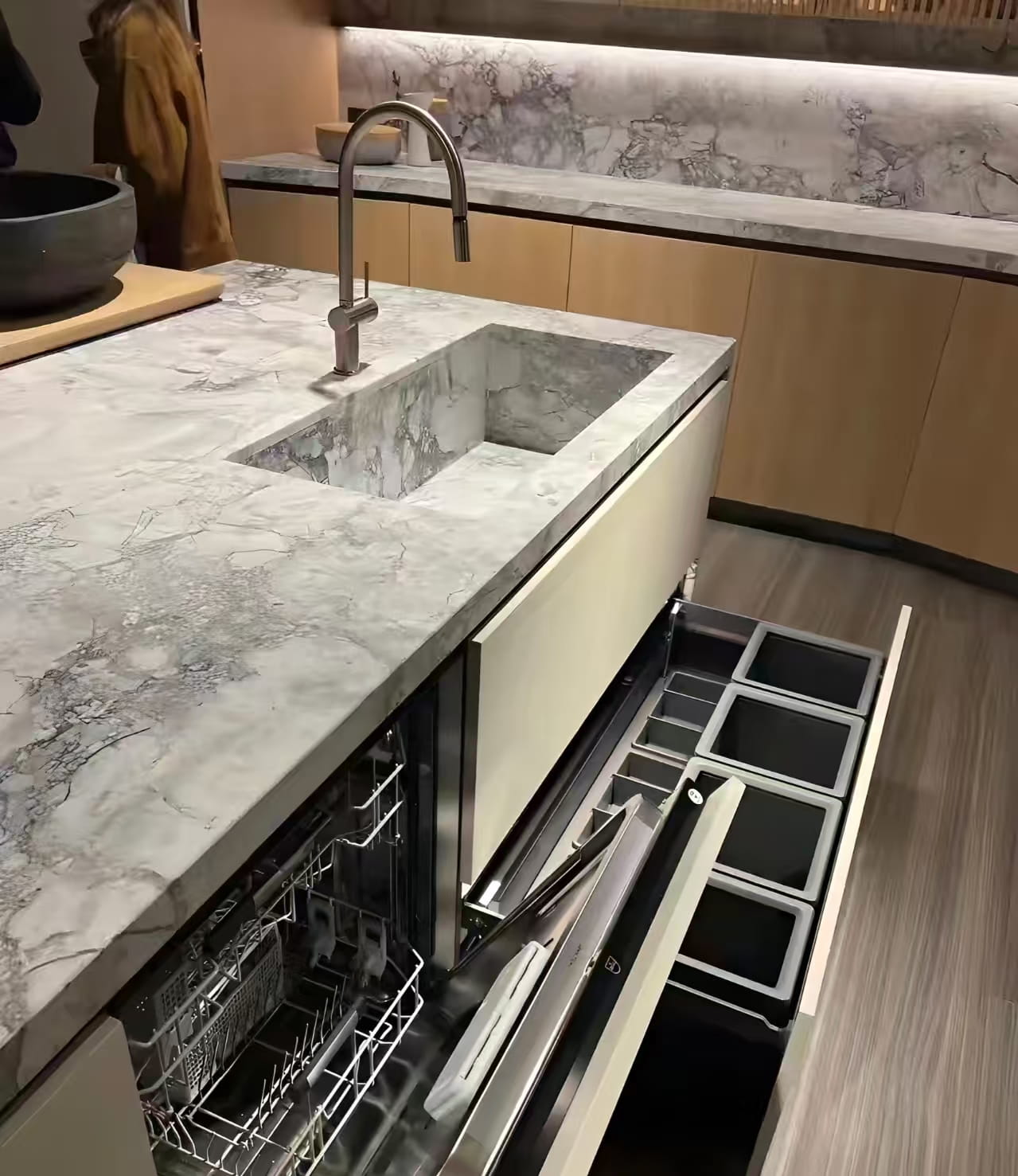 주방 섬이 그저 어수선한 테이블일 뿐인가요?