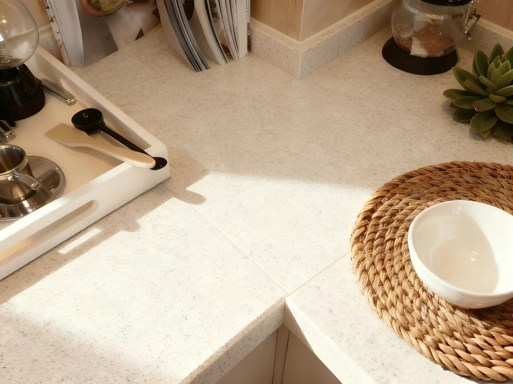 석영 조리대의 이음새를 숨기는 방법은?